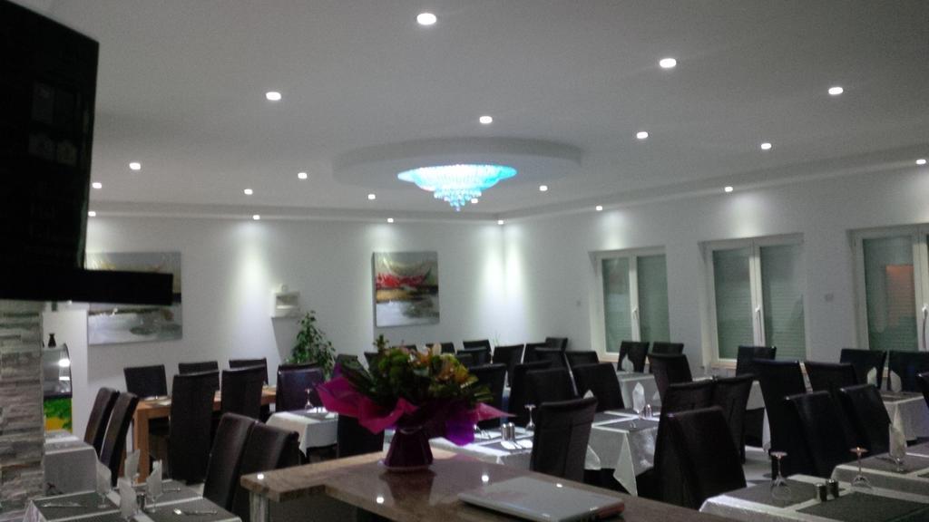 Hotel Restaurant Le Mistral Peipin Екстериор снимка