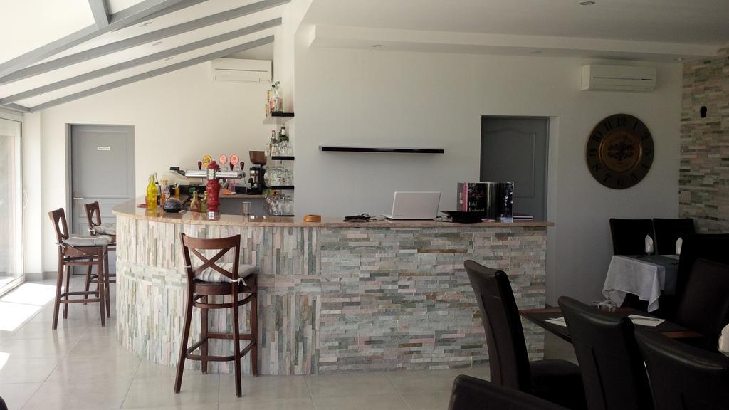 Hotel Restaurant Le Mistral Peipin Екстериор снимка